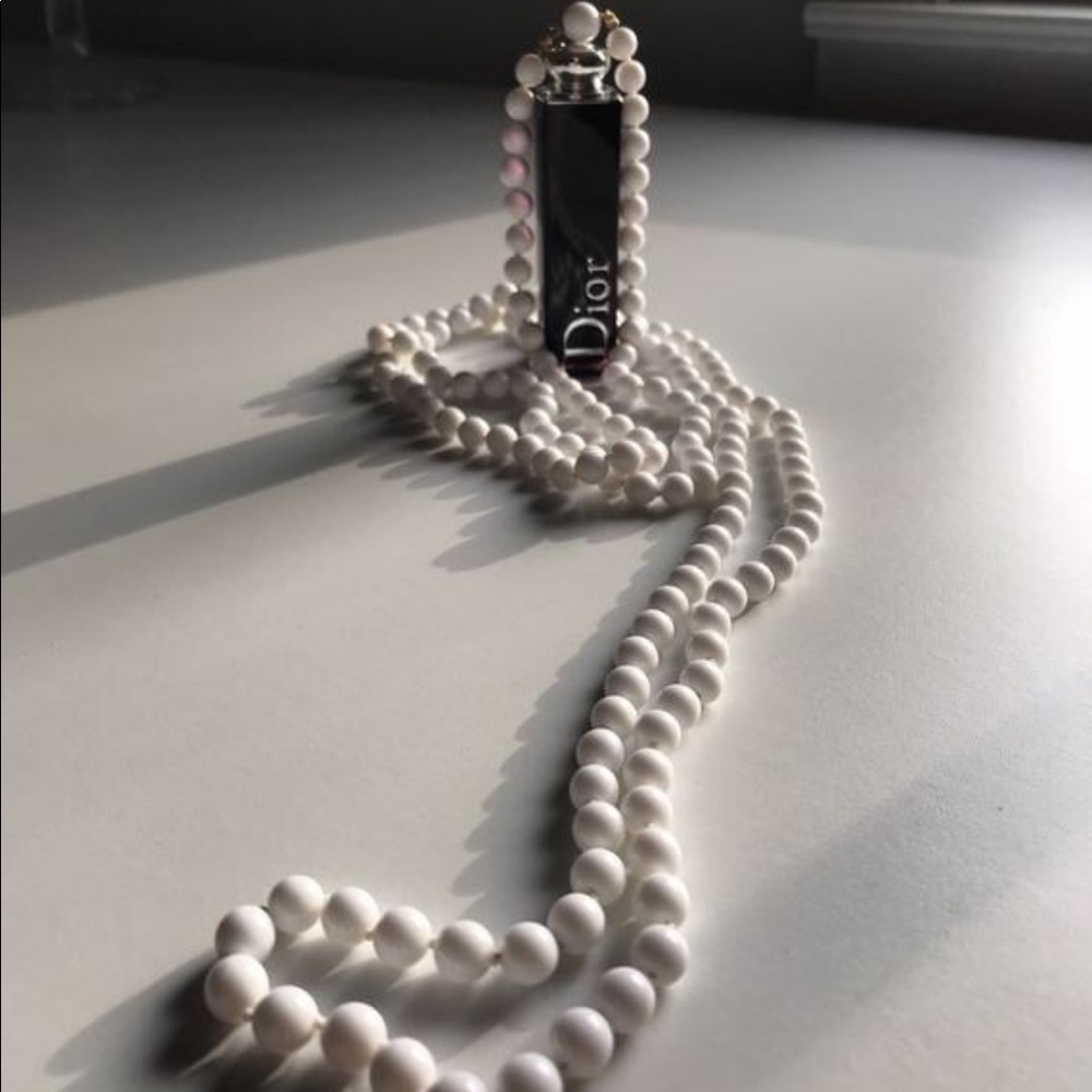 70s White Beaded Necklace w/Ball Clasp